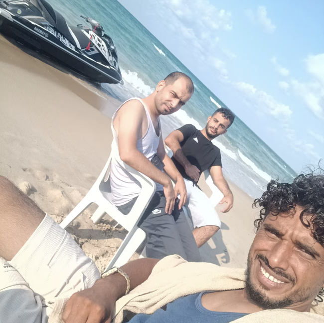 This Palestinian spent more than a year trying to escape Gaza... And he finally did it on a jet ski and with the help of ChatGPT