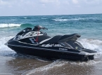 This Palestinian spent more than a year trying to escape Gaza... And he finally did it on a jet ski and with the help of ChatGPT