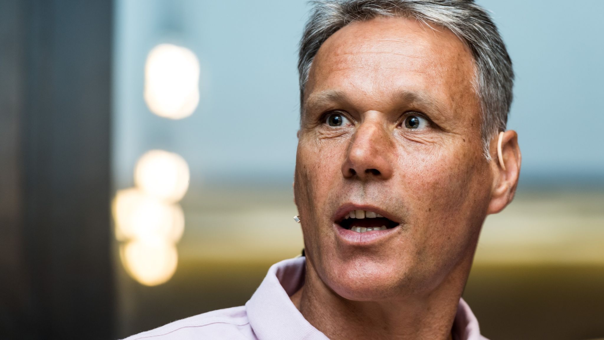 Marco van Basten removed from FIFA after on-air comments - FIFA 20 -  Gamereactor
