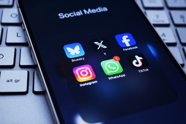 Australia launches campaign to limit teen social media use