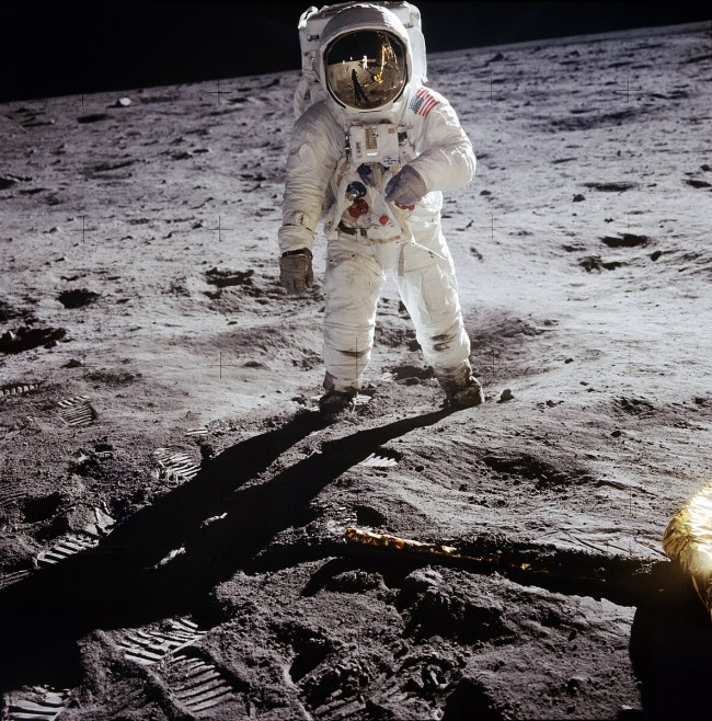 NASA and Kim Kardashian clash over moon landing: "Yes, we've been to the Moon... Six times!"