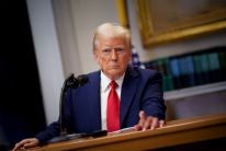 media/04/trumpcallsrussia_4680493t.jpg