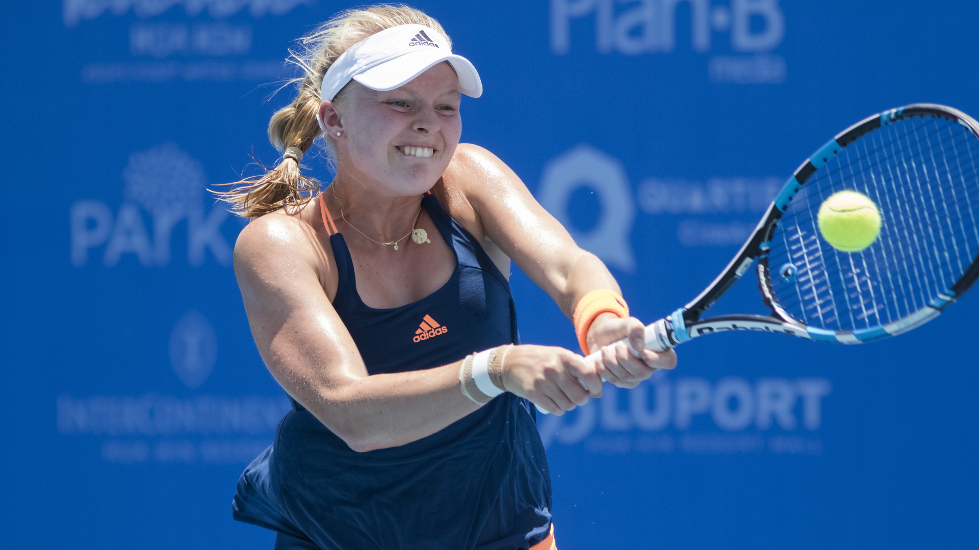 British tennis player Harriet Dart apologises after asking her rival to "put on deodorant"