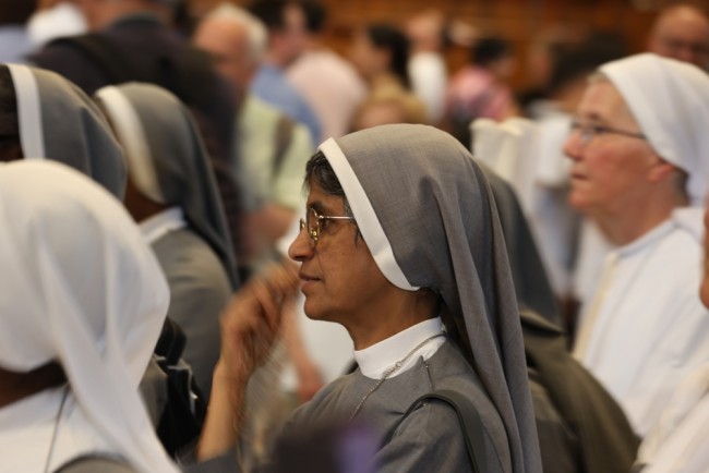 Vatican commission rejects proposal to allow women as Catholic deacons