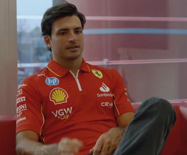 Ferrari fans leave heartwarming letters to Carlos Sainz: "This is not a farewell but a see you later"