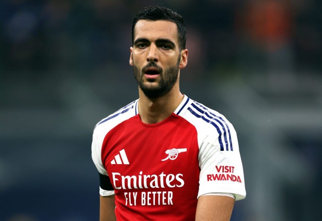 Arsenal extends unbeaten run with tenth consecutive victory and match a record from 1903