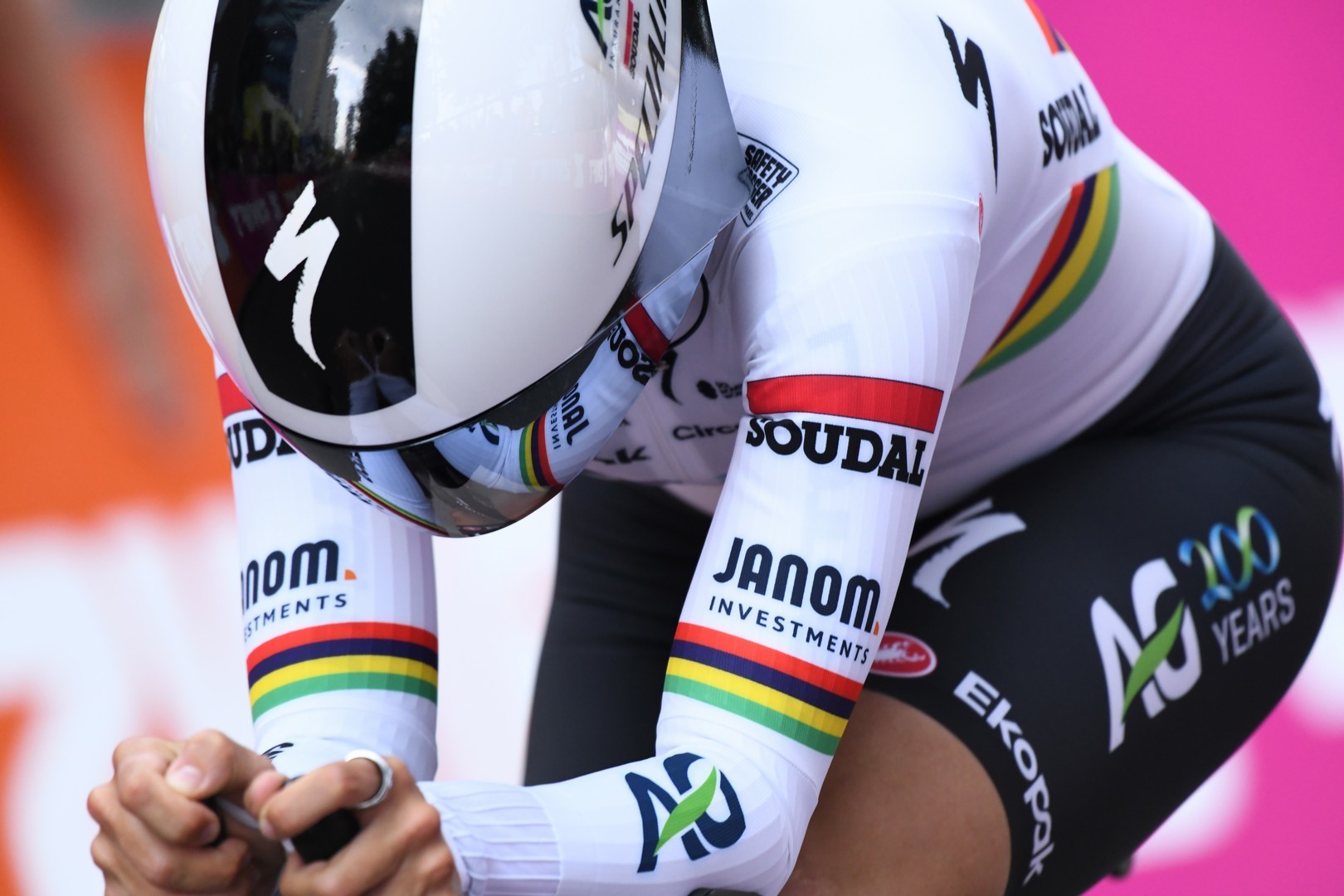 Vingegaard Wins Giro d'Italia Stage Nine, Narrows Gap to Leader Eulálio