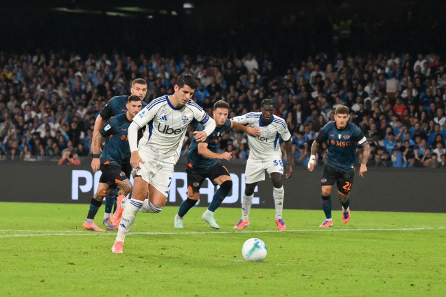 Como manager Cesc Fábregas publicly scolds Álvaro Morata after a red card: "I expect more from him"