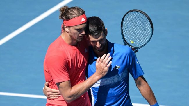Novak Djokovic is booed after retiring mid-game and Zverev defends him: "He gave everything to the sport for 20 years"