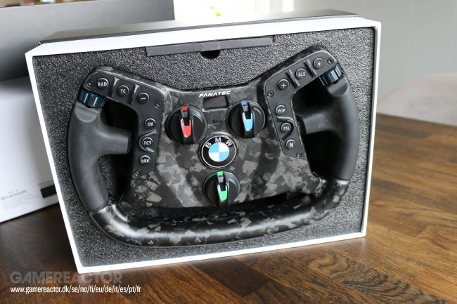 We are unpacking the Fanatec BMW Podium M4 GT3 - - Gamereactor
