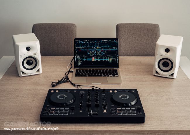 Pioneer DJ DM-40D-BT-W Monitor Speakers
