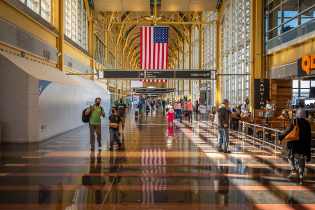 More than 12,500 US flights disrupted as storms hit major airports