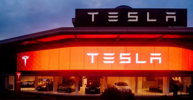Musk falsely claims that Tesla FSD is 10 times safer than regular human driving