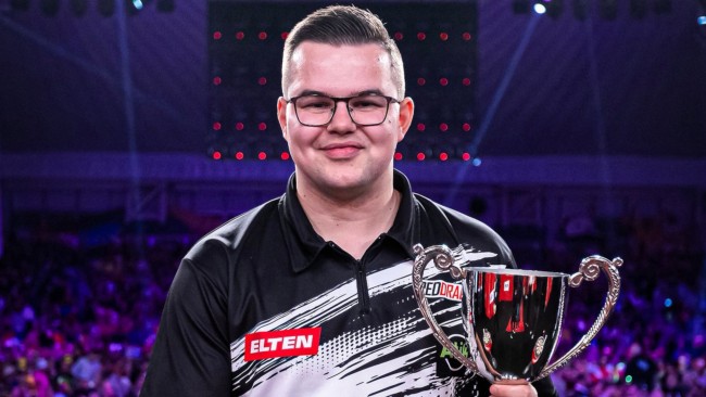 Gian van Veen stuns Luke Humphries at the PDC World Championship, Littler into semis