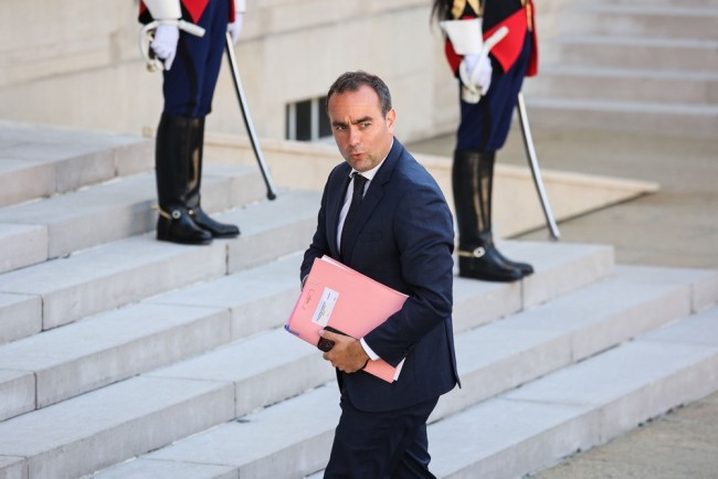 Lecornu narrowly survives no-confidence votes