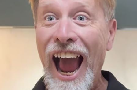Australian town crier sets new world record for loudest scream ever