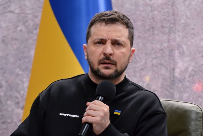 Zelensky accuses Russia of faking Easter ceasefire