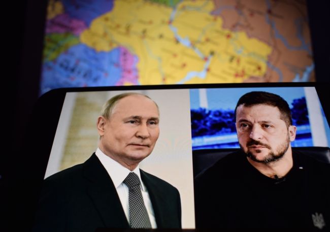 Russia and Ukraine exchange blame over failed Easter ceasefire