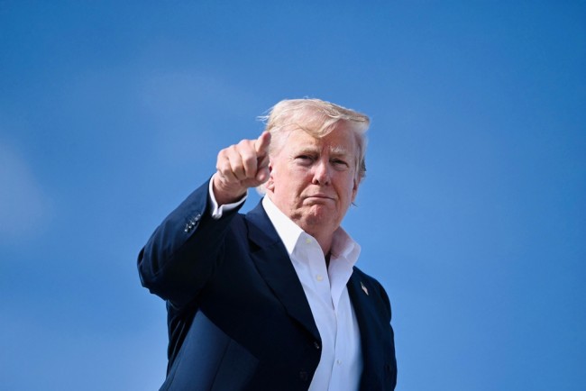 Trump threatens "to go in and kill Hamas" if attacks persist