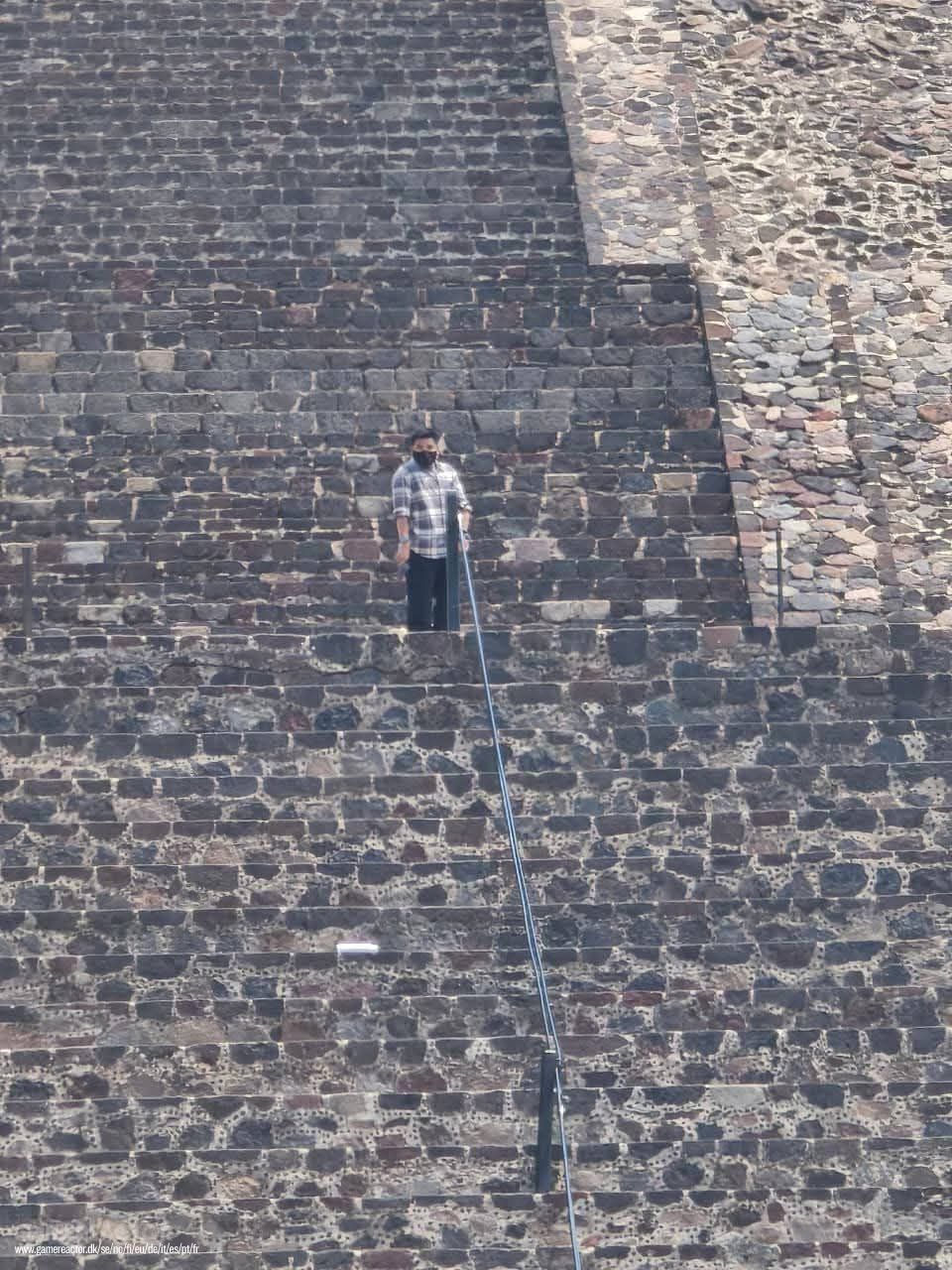 Breaking: A man has opened fire on a group of tourists in Teotihuacán, Mexico, leaving two people dead
