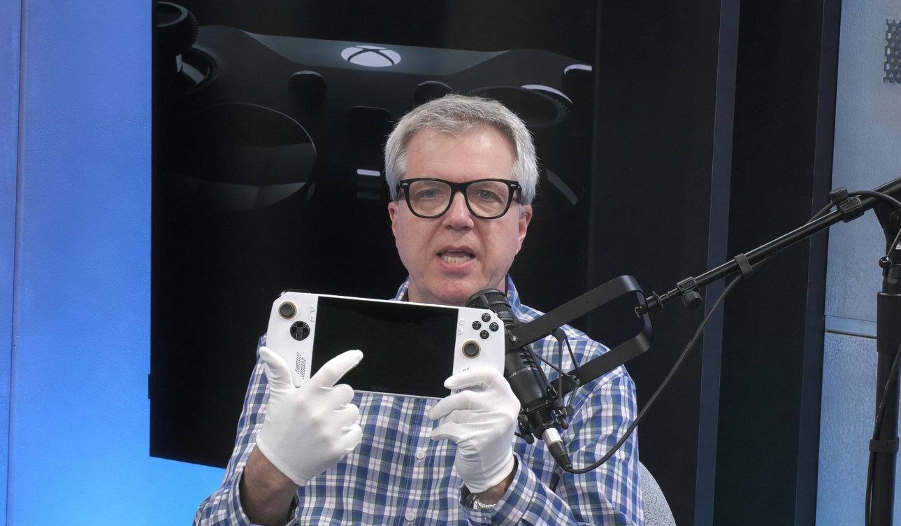 Larry "Major Nelson" Hryb openly implies that he wants to return to Xbox