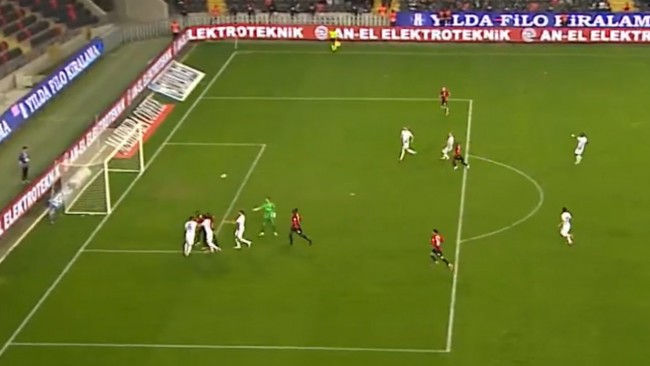The most controversial goal in Turkish football: Would you have allowed it?