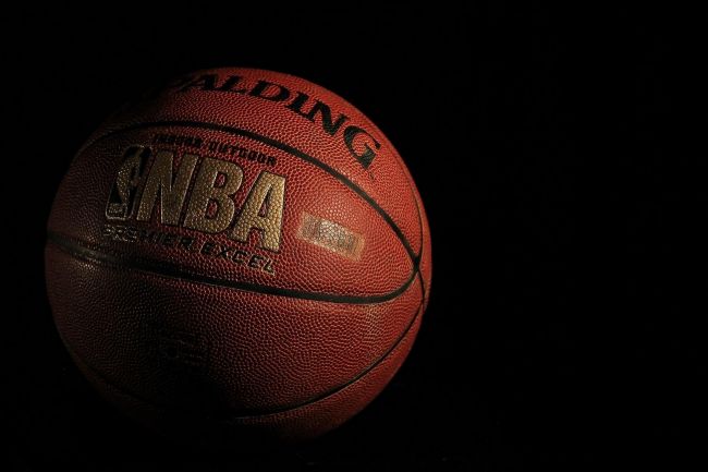 Oklahoma City Thunder extends perfect play-off run while Lakers players protest about referees