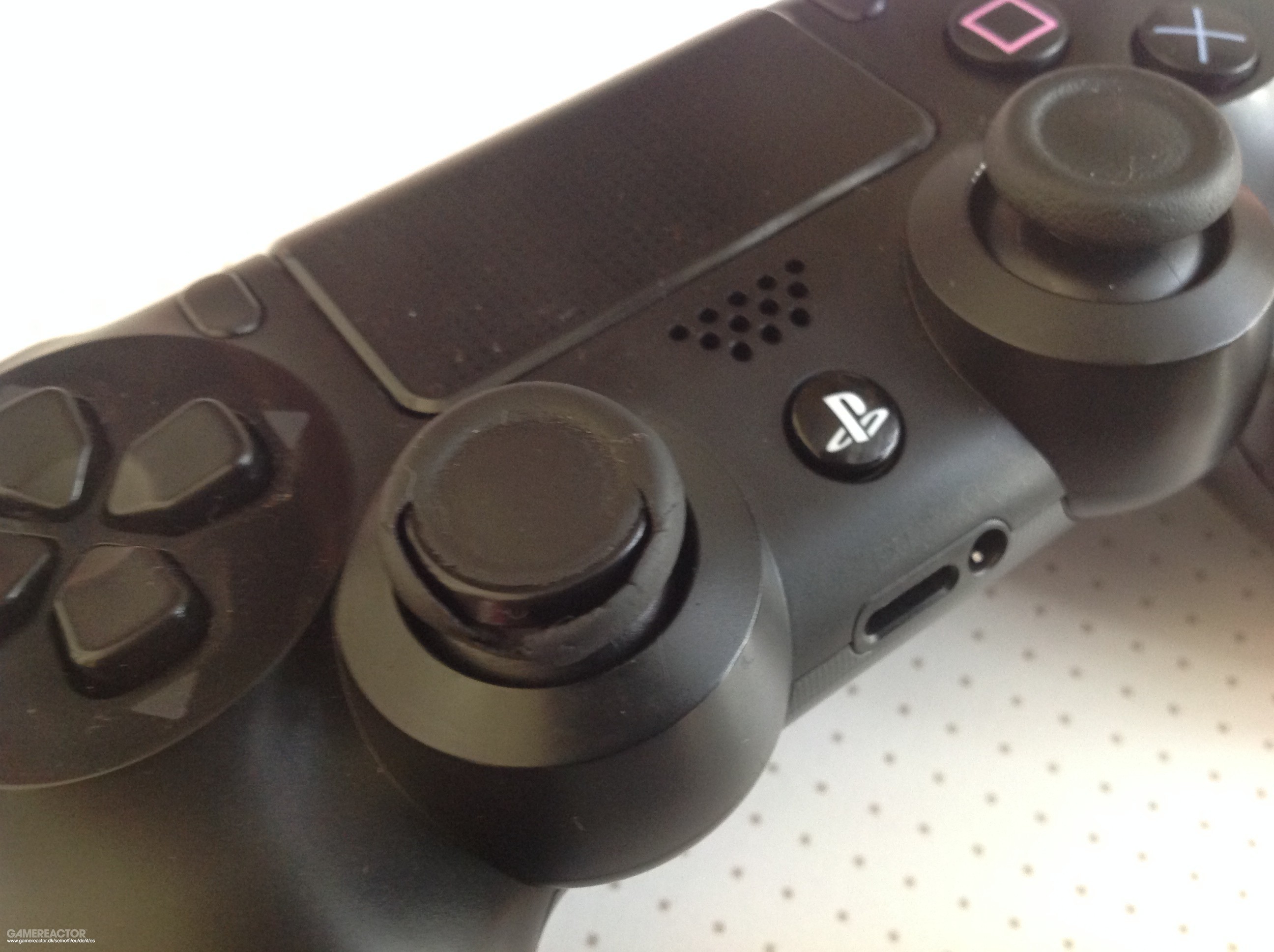 PS4 controllers are crumbling - - Gamereactor