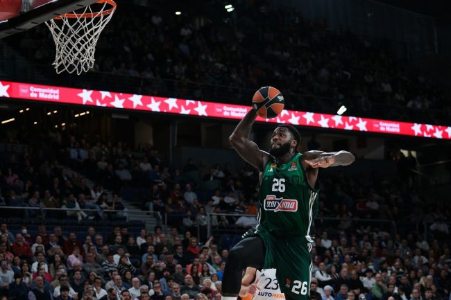 Horrifying injury suffered by Panathinaikos' Mathias Lessort makes several witnesses faint