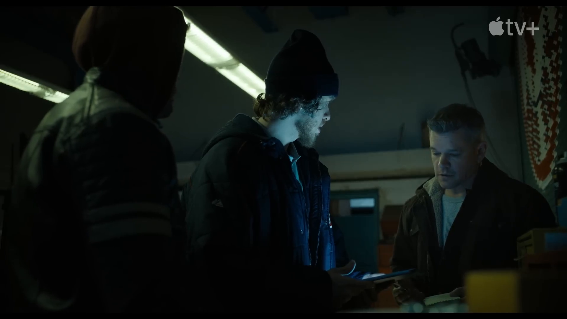 Matt Damon and Casey Affleck try to rob Ron Perlman in The Instigators