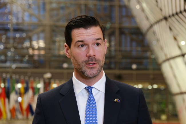 Sweden tightens citizenship rules, government moves to curb immigration