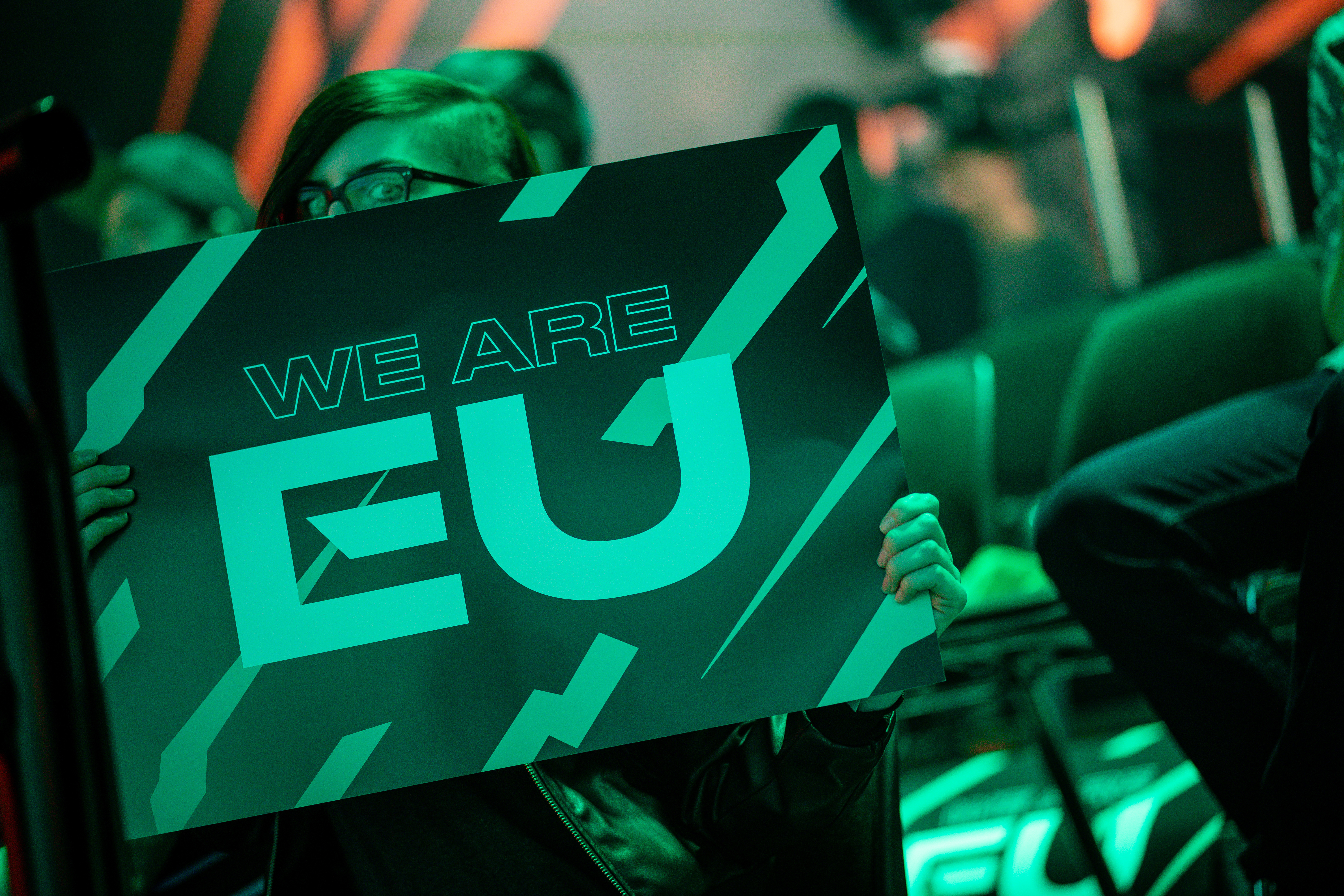 Red bull league of legends. League of legends lec. Lec. Обои cyan с лого. Lec.