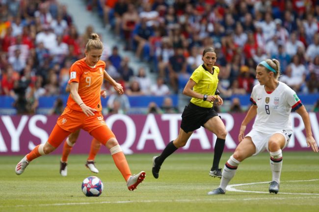 Over a hundred female players protest against FIFA's partnership with Saudi Arabia