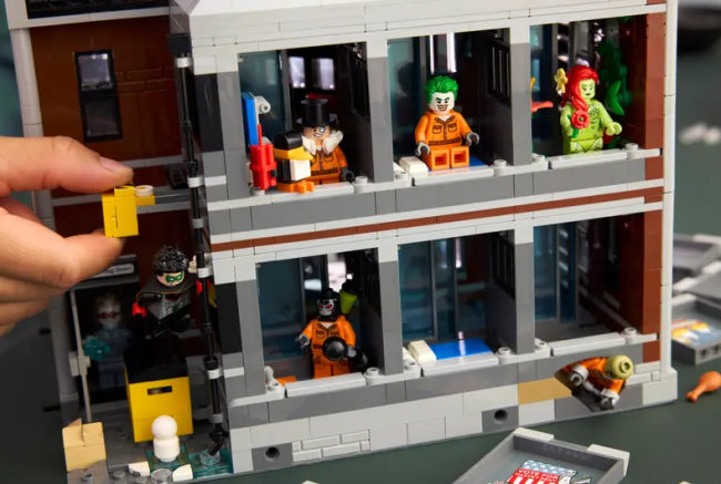 LEGO unveils an epic Arkham Asylum set