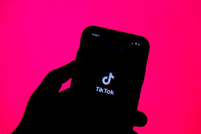 TikTok signs deal to sell to American companies, Oracle and Silver Lake included
