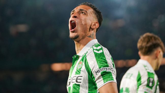 Betis compares Antony's stats with those of Vini Jr: "Only one clear Ballon d'Or contender"