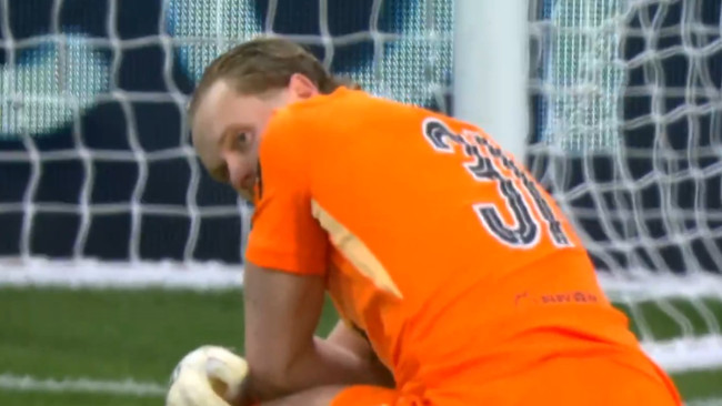 Tottenham goalkeeper Kinský substituted by Igor Tudor after 15 minutes and two mistakes against Atleti