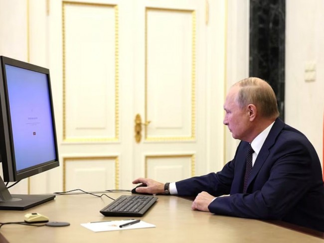 Putin gains full control over Russia's internet