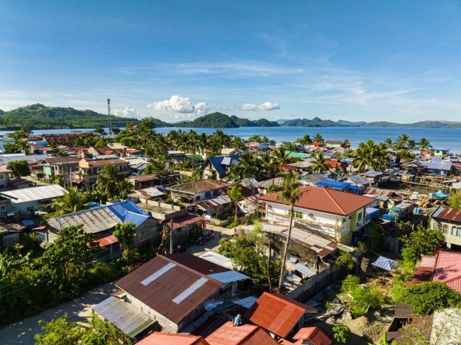 7.4 magnitude earthquake triggers tsunami warnings across Southern Philippines