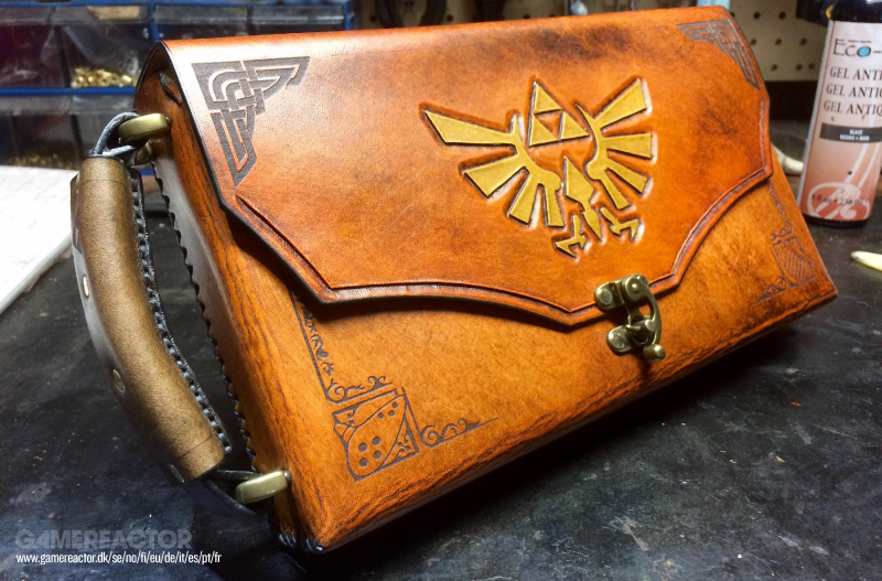 Check Out This Beautiful Zelda Case For Your Switch The Legend Of Breath Wild Gamereactor - Nintendo Switch Leather Case Gr Check Out This Beautiful Zelda Case For Your Switch The Legend Of Breath Wild Gamereactor - Nintendo Switch Leather Case Gr