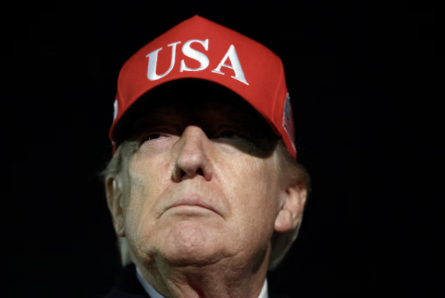 Trump warns Iranian vessels approaching US blockade 