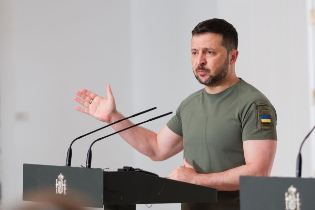 Zelensky asserts he can restore ties with the United States