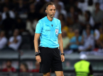 Bayern Munich's CEO criticises lack of experience of referee in Bayern vs. PSG match