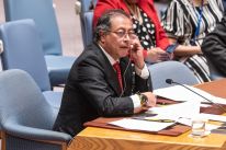 media/77/colombiabacksaway_4867713t.jpg