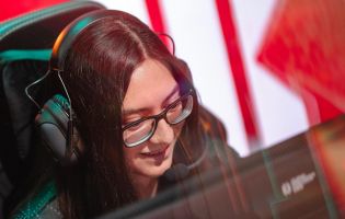 Trailblazing female Valorant professional Florescent accused of sexual assault