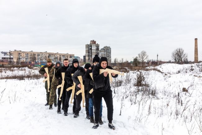 Ukraine's youth face war and tempting rewards in new recruitment drive