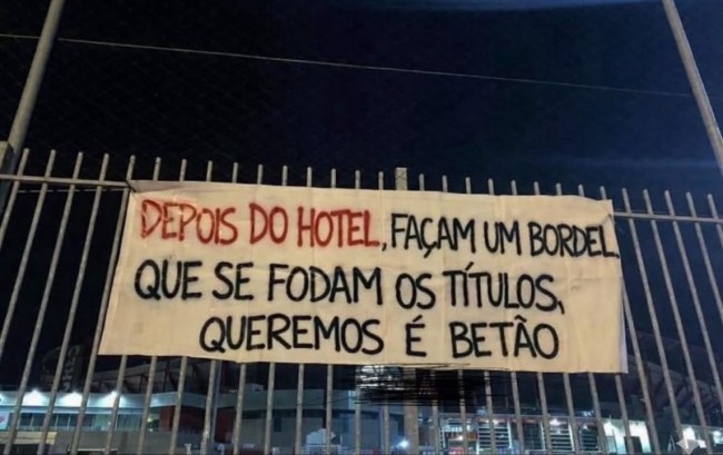 "After the hotel, build a brothel. Screw titles, what we want is concrete", claim angry Benfica fans