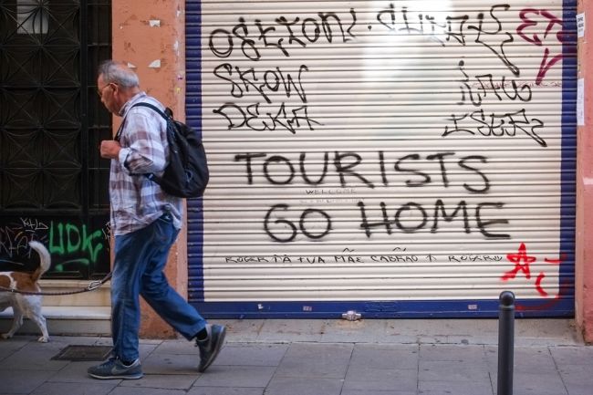 Spain orders removal of over 65,000 Airbnb listings