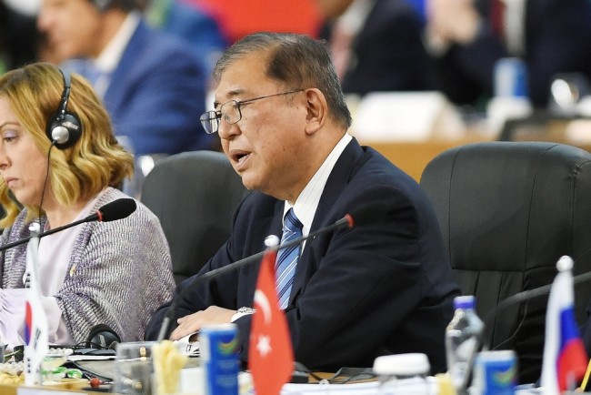 Japan's prime minister steps down