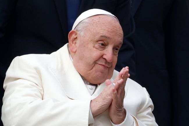 Pope Francis returns to Vatican after life-threatening pneumonia